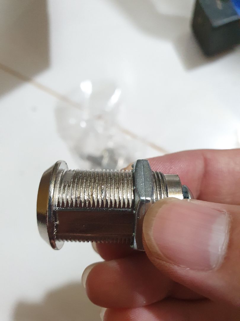 mua 3 cái vặn tán vô được có 1 cái. ổ khóa bị hư ko vặn mở khóa được