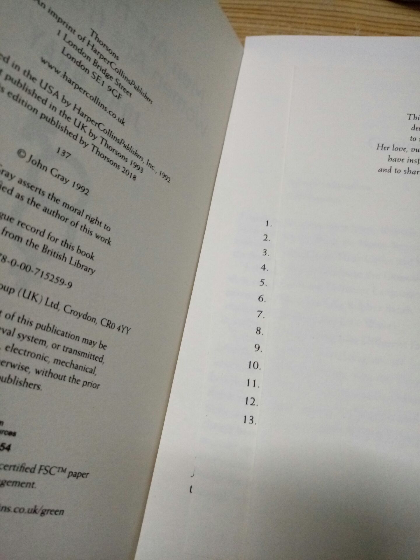 Mình chưa bao giờ phàn nàn về chất lượng sách của Tiki. Dù có một số sách mình mua mắc một số lỗi chính tả không đáng có thì mình không nói đến nhưng lần này với giá sách trên 200k mình mới nhận được chưa quá 3 ngày mà bị bung giấy như thế này là không chấp nhận được. Mong tiki chú ý và kiểm tra kĩ hơn về chất lượng giấy và các lỗi kĩ thuật không nên có. Sách như thế này thì làm sao mình yên tâm đặt hàng những lần kế tiếp.