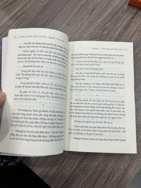 Sách rất hay, rất cảm động. Mình đã đọc một mạch hết quyển sách này trong 1 ngày. Cảm ơn tác giả đã truyền cho mình động lực và niềm tin để cố gắng.