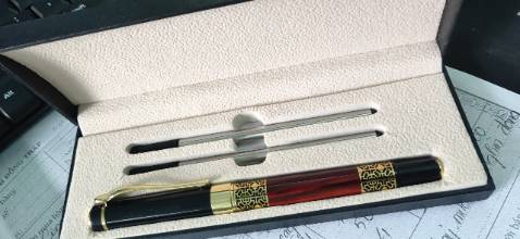 Giao hàng tương đối nhanh, sp tốt, đúng như mô tả.
Nhưng mình chê shop vì không có sự tương tác, trao đổi với người mua hàng, nt về sp từ hôm đặt đến khi nhận hàng vẫn ko thấy trả lời, giao cây bút với 03 đầu mực, toàn là mực đen cả, không dùng được.
Đánh giá sp 4*, còn shop thì ko được sao nào cả.