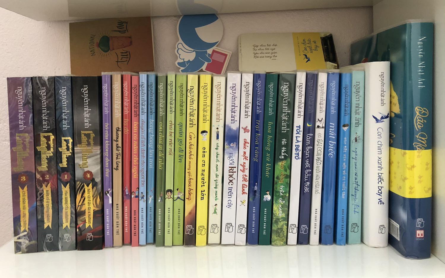 Vẫn luôn ủng hộ Tiki mặc dù việc đóng gói sơ sài, hy vọng trong thời gian tới Tiki có thể cải thiện khâu đóng gói sản phẩm. Vì đã mua sách thường k ai thích cuốn sách của mình bị bẩn, gấp mép hay nhăn nhúm cả.
Ngoại trừ việc đóng gói thì mọi thứ đều rất tốt!