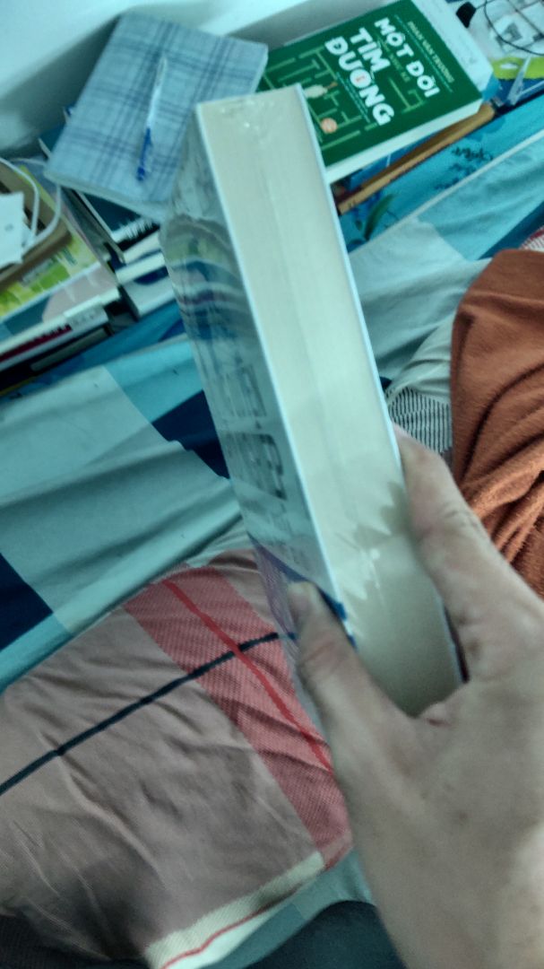 sách có bọc Bookcare, đặt Tiki thì ok sách chính hãng rồi,  chất lượng giấy thì khỏi bàn. Chuẩn tốt luôn