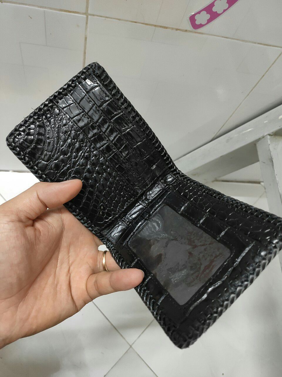 Thành công. cá sấu thật nên rất chắc chắn. ko biết khi nào mới hư.kkkk. cái gù đẹp nhà shop