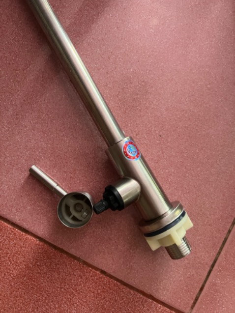 Vừa nhận về mới thử vặn qua vặn lại thì rớt ra. Trông không khác mấy với những hàng giá thấp khác nhưng được in lazer cái tên mới. Đúng là tiền nào giá trị đó nhé mọi người!