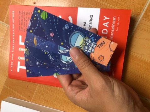 Sách rất hay, tiki giao hàng đúng hẹn, sách để trong hộp rất kĩ lưỡng