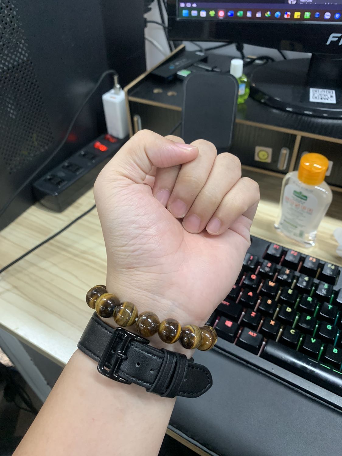 Hàng giao nhanh, thiết kế đẹp. Mình mạng Kim nên dùng đá Thổ như này là được lắm luôn.