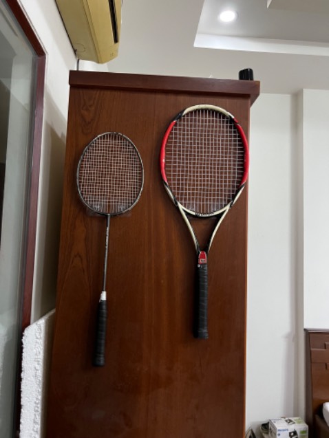 Mua về dán để treo vợt chỉ dưới 300g nhưng keo ko dính để qua một đêm thì rớt toàn bộ