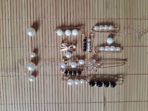 Shop giao nhanh, hàng mới, đẹp, dầy dặn, chắc chắn, nhiều cỡ để dùng cho nhiều trường hợp. Không biết 2 cái bên trái trong hình dùng để làm gì