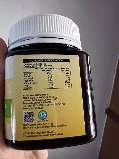 Mật ong Manuka chất lượng thật sự, lần đầu mua hàng nước ngoài nhưng giao hàng khá nhanh, 3 ngày có hàng. Mật ong Manuka ngọt dịu, thích hợp cho việc ăn kiêng