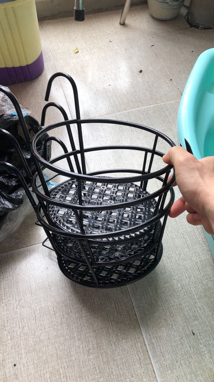 Đóng gói cẩn thận, giao hàng nhanh.
Chỗ nối ghép hơi kém, phần ngoắc treo miệng hơi nhỏ và ngắn. Chất lượng đánh giá tạm được