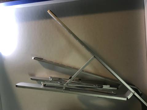 Sản phẩm chất lượng, hàng thực tế như mô tả, mình hay ngồi quán cafe làm việc nên rất hữu ích nên gấp gọn như thế này thì tiên lợi, ủng hộ shop ✌️. Mong shop ra nhiều sản phẩm hữu ích ntn nhiều hơn nữa .