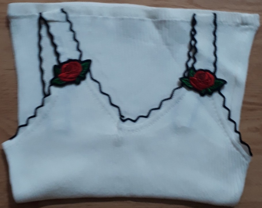 Chất liệu len dệt kim mịn và đẹp, hoa xinh. kiểu đơn giản nhưng dễ thương lắm. TIKI giao hàng nhanh, hi vọng bền lâu. Cám ơn nha