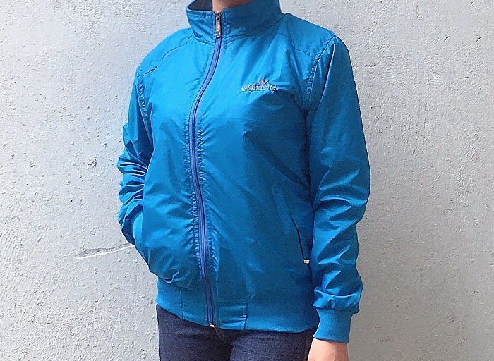 Áo đẹp nên mình chụp review để lấy mã giảm giá 10% mua tiếp. chụp hơi mờ và màu nó hơi đổi. Thực tế thì màu sắc đậm và xanh hơn. Chúc shop bán đắt hàng nhé