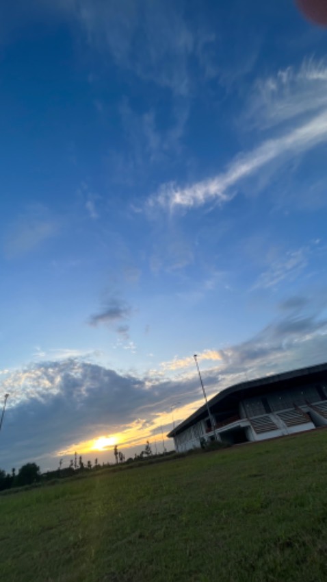 Mình rất bất ngờ khi khổ sách rất lớn, in màu đẹp xỉu. Giá lại rẻ, hình minh hoạ cực có tâm, đáp án kèm giải thích từng câu luôn. Mỗi cuốn lại còn bonus thêm khoá học các thầy cô dạy những phần quan trọng trong sách trên mentor.vn. Mình từng mua cuốn GTNP với English gramma in use toàn là chữ nên đã bỏ cuộc. Cuốn sách này thực sự cứu giúp đời mình, mặc dù mới học 3 bài nhưng tự tin có thể học hết cuốn sách này. Cảm ơn các thầy cô đã tạo ra cuốn sách này, với cả hai cô gì đó dạy trên mentor cũng xinh nữa học càng thêm dễ hỉu. 

Mà không hiểu sao sách hay như này mà ít lượt mua nhỉ? Trong khi mấy cuốn khó nuốt thì được quảng cáo rầm rộ. Mình đảm bảo cuốn này sau này rất hot luôn á 🥰🥰🥰