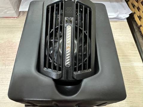 Quạt làm lành DL10 mới có sò lạnh TEC có khả năng làm lạnh gấp 3 lần.  Có thể dùng trực tiếp nguồn từ củ sạc hoặc pin dự phòng không cần pin rời.
 Pin thì mua thêm không đi kèm. Mình thấy quạt giá siêu hời, hạ nhiệt nhanh không lo nóng máy. Đáng tiền!