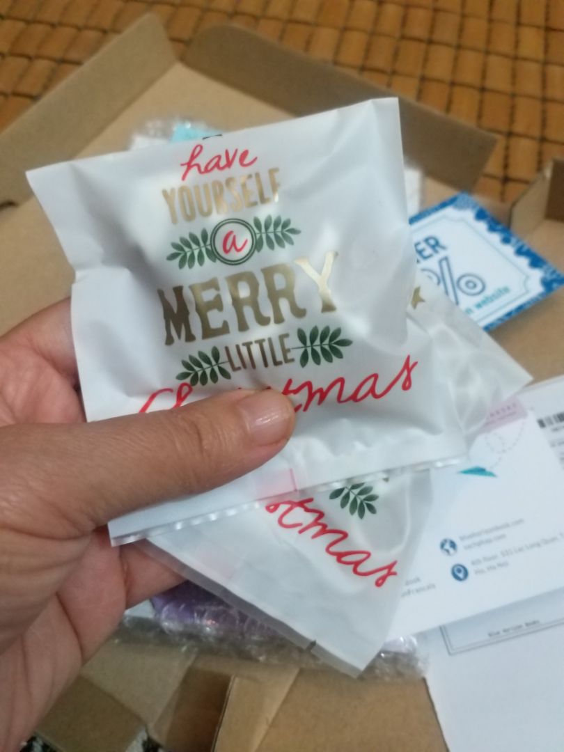 Shop quá dễ thương, mọi thứ đều ổn ngoại trừ việc gói hàng quá kĩ, gây quá nhiều rác thải nilon. Ah, mình tưởng sách bìa cứng, hóa ra bìa mềm :(  chất lượng giấy bên trong cũng không đẹp. Shop quá dễ thương, mọi thứ đều ổn ngoại trừ việc gói hàng quá kĩ, gây quá nhiều rác thải nilon. Ah, mình tưởng sách bìa cứng, hóa ra bìa mềm :(  chất lượng giấy bên trong cũng không đẹp.