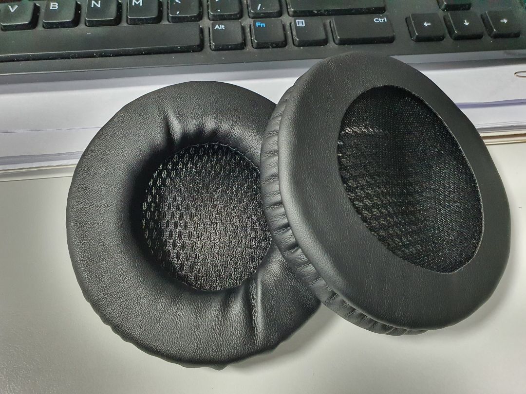 Giao hàng nhanh, chất liệu sản phẩm có vẻ ổn. Nhìn có vẻ hơi to so với from 9.5cm của cái tai nghe của mình. Khi nào gắn xong mình chụp tiếp ảnh lên và review thêm nhé!