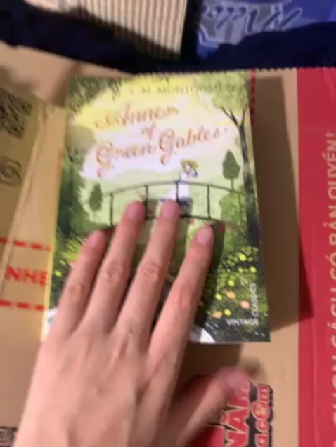 sách đẹp, nhẹ, chất giấy tạm ổn, giá dẻ