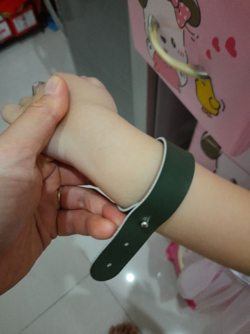 Hàng đúng như thông tin mô tả. Hàng được đóng gói kỹ càng, đơn vị vận chuyển giao hàng đúng hẹn. Đc khuyến mãi thêm cái dây da cùng màu đeo tay. 

Kết 100/100