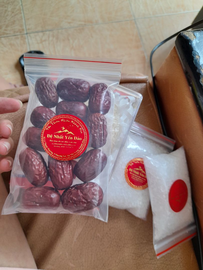 giao hàng nhanh như gió, đóng gói kĩ lưỡng. được tặng thêm 1 gói táo đỏ và 2 gói đường phèn. chưa chưng thử, hi vọng ngon.