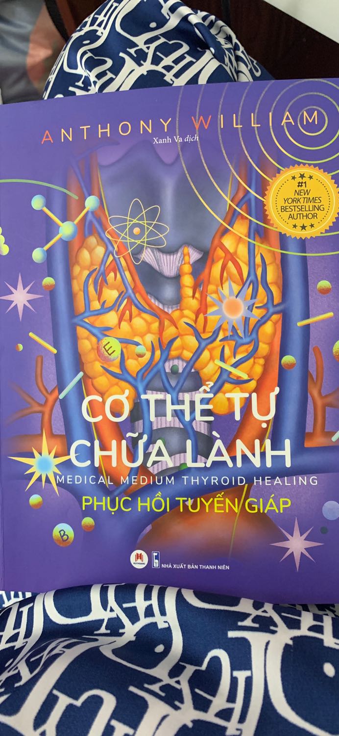 Cuốn sách tuyệt vời. Ai đang có băn khoăn quan tâm về tuyến giáp hãy tìm đọc và cố gắng đọc hết. Chúng ta sẽ có câu trả lời cho nguyên nhân mắc bệnh, sự thật về bệnh, tại sao có các triệu chứng bệnh và 90 ngày chữa bệnh. Cảm ơn tác giả về cuốn sách tuyệt vời này