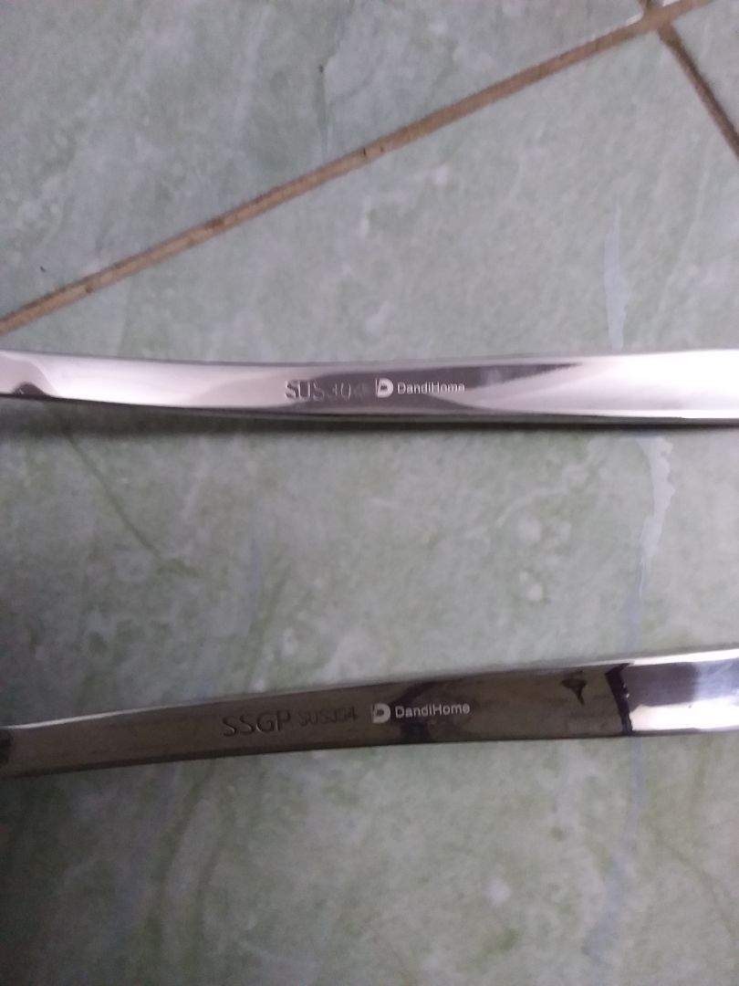 Thấy kỳ kỳ. Có cái đóng thêm chữ SSGP, cái thì không.. .
Một là có gian, hai là có cái hàng loại 2