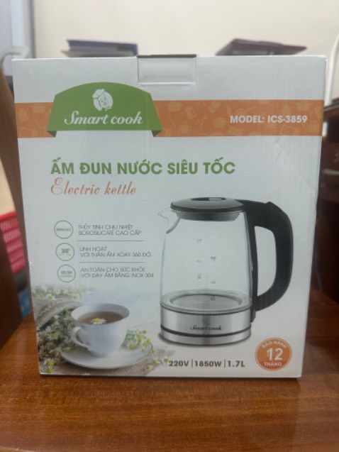 Nhìn đẹp, sang, có led xanh báo điện vào, dễ vệ sinh do miệng bình rộng. Có điều thành bình là thuỷ tinh, hơi mỏng, tạo cảm giác không yên tâm lắm khi rửa, di chuyển sợ va đập. Giá thành như v là rẻ.