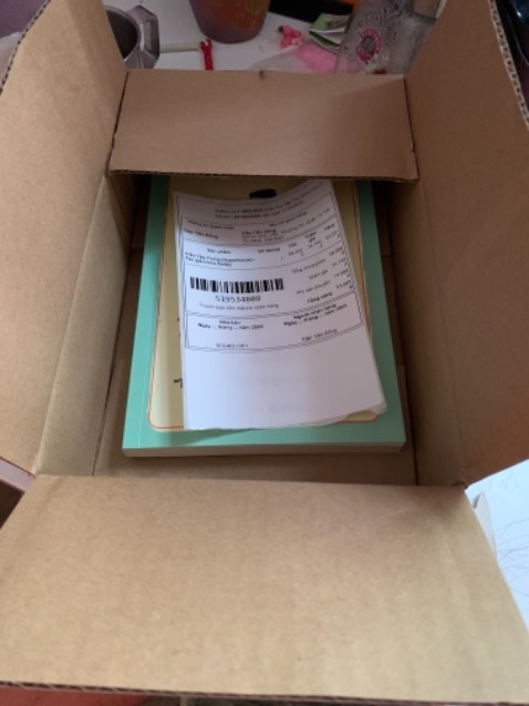 Tôi đặt sách Siêu Tập Trung, khi nhận hàng thì nhận được sách Thay Đổi Vì Con như hình, tôi có nhắn tin nhưng shop chưa phản hồi tin của tôi. Shop vui lòng xem và xử lý. Thanks!