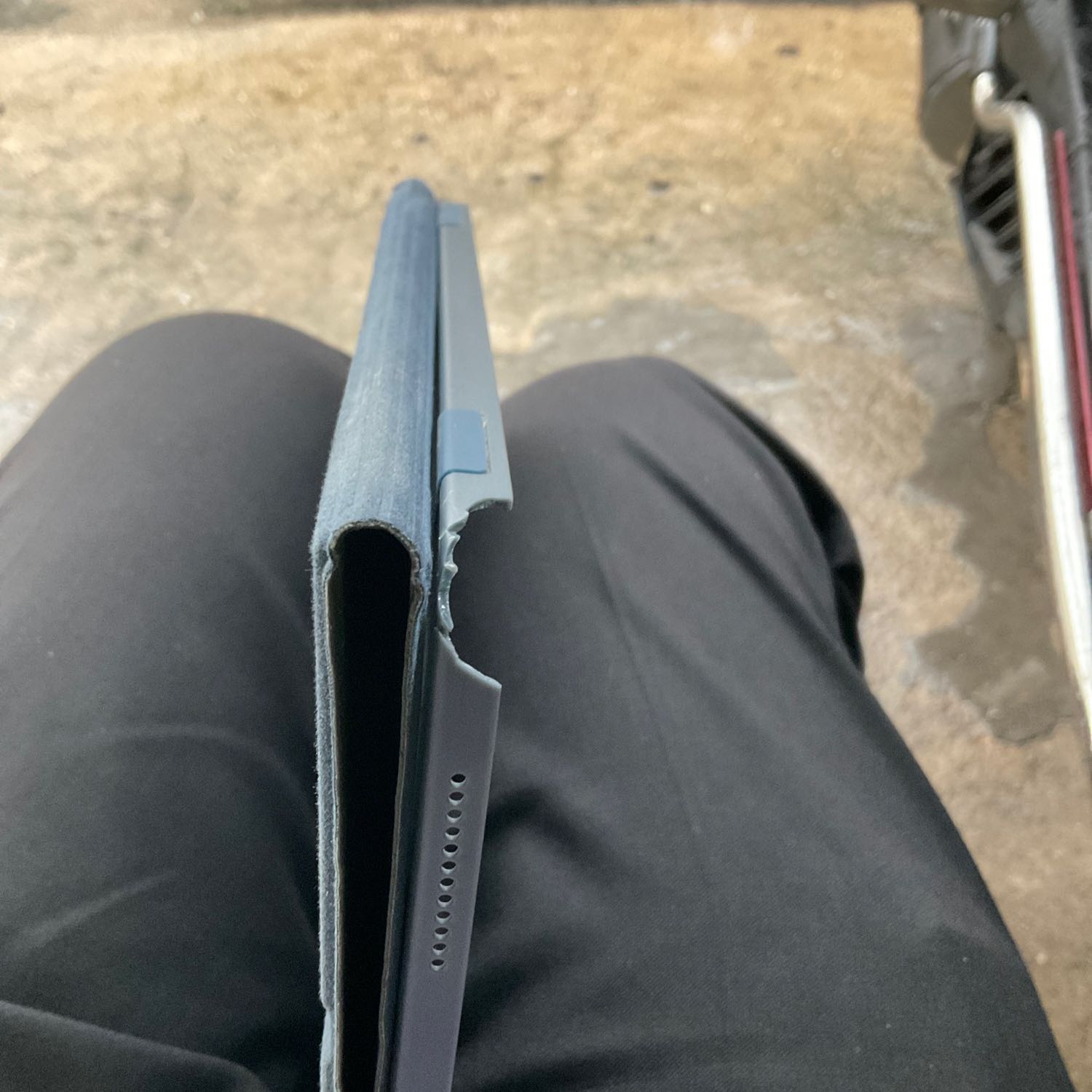 Bao da giá hơi chát, xài dc 1 tháng thì nhựa bị vỡ như hình. Xin lỗi vì feedback k tốt cho shop. Mong sẽ tốt hơn trong tương lai