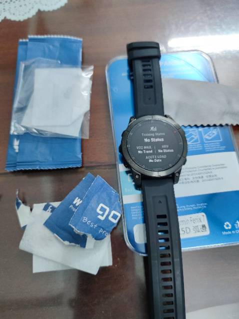 Xuất sắc luôn nha, hẳn 3 miếng, cứ tưởng là 3 miếng dính liền giống film ppf. Full phụ kiện để vệ sinh & hỗ trợ dán kính, vừa vặn với mặt đồng hồ 47mm. Hàng giao nguyên seal, nhanh chóng.