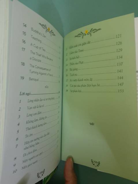 Sách bìa đẹp, giấy màu tốt, tuy nhiên nếu muốn học song ngữ Anh-Việt qua cuốn sách này nhất là những ai mới vỡ lòng hoặc cơ bản thì rất khó học được, nếu tập đọc thì ok chứ từ vựng Tiếng Việt khá phức tạp và xưa cũ (kiểu dùng trong thời đại xưa) còn từ Tiếng Anh thì ko phải là những từ thường sử dụng phổ biến, nói chung tập đọc cho quen mặt chữ và phát âm thì ok. Giao nhanh gói kỹ, shipper nhiệt tình vui vẻ thân thiện, thanks all