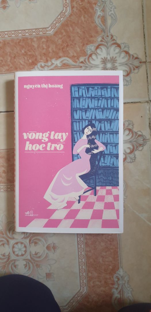 sách đẹp, tuy nhiên bị bẩn ở gáy và bị ẩm do khâu vận chuyển không được bọc nilon ở một số sản phẩm (một số thì lại bọc). Tiki nên đồng bộ việc này, nhất là mùa mưa dễ ướt. sản phẩm đang chờ đổi trả.