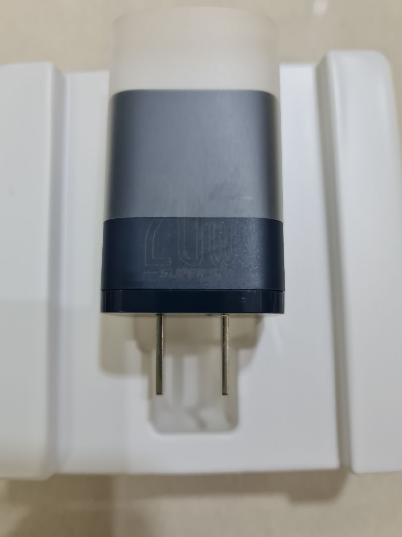 sản phẩm nguyên seal. đóng gói cẩn thận. Hướng dẫn và phiếu bảo hành kèm theo
Mình chưa xài nên ko biết thế nào
hình thức ổn. thiết kế tinh tế, sang trọng