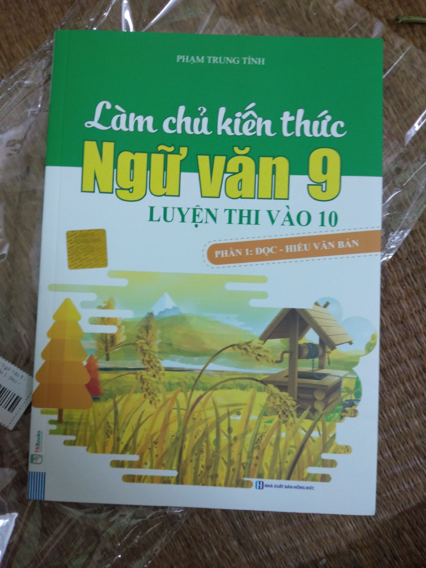 hộp nát nhưng bên trong sp kh bị gì cả.bài rất hay có ý phù hợp cho mấy b ôn thi vô 10 giống mình ?