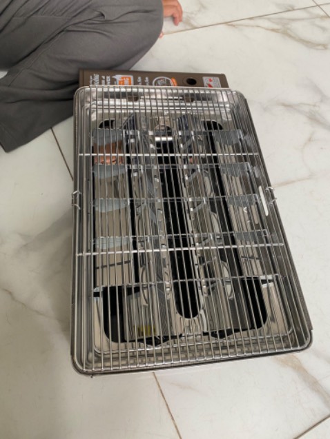 Tốt:  Bếp đẹp, màu sắc nhìn sang và sạch. Shop nhiệt tình nên cho 5 sao.
Chưa tốt: Khay hứng mỡ lấy ra và đẩy vào rất khó. Phải dùng lực rất nhiều mới lấy ra/ đẩy vào được. 
Mình liên hệ thì shop đổi sản phẩm mới, lấy dễ hơn so với ban đầu nhưng vẫn cần dùng lực. Ngoài điểm này thì mọi thứ ổn. Mọi người cân nhắc điểm này nhe.