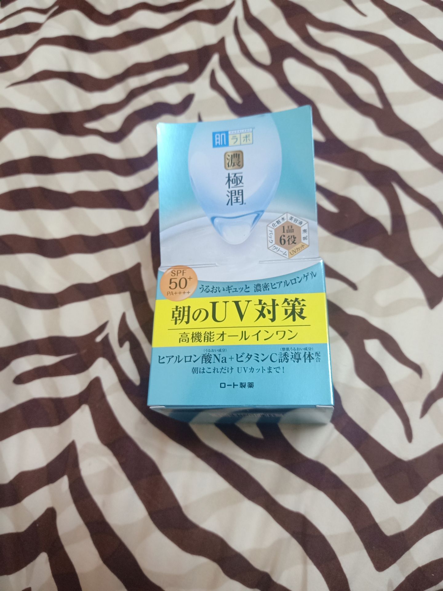 Đã nhận hàng. Shop đóng gói khá cẩn thận. Mở sp k thấy có màng bạc bọc miệng hộp hoặc nắp lót bên trong sau khi mớ nắp. Không biết hàng chuẩn k nữa.