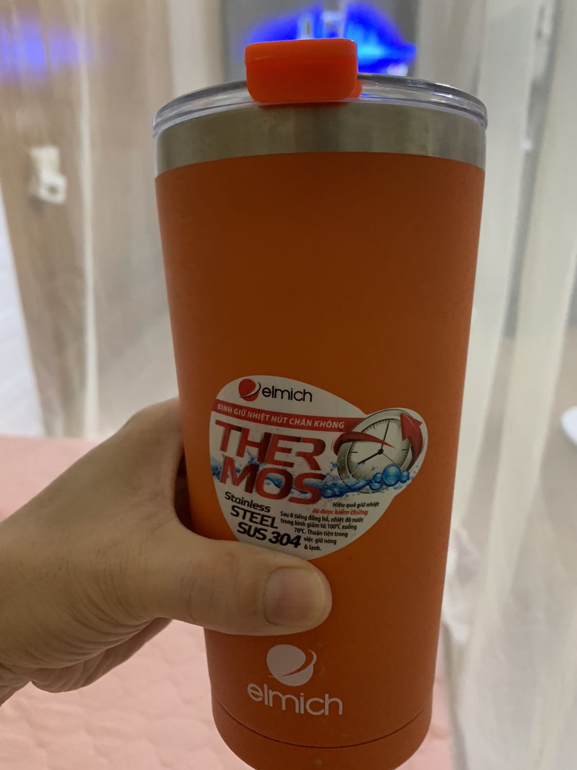 Cốc đẹp, chắc chắn, cầm đầm tay. Cốc giữ nhiệt khá là tốt, được 8 tiếng. Mình mua hẳn 3 cái cho nhà dùng