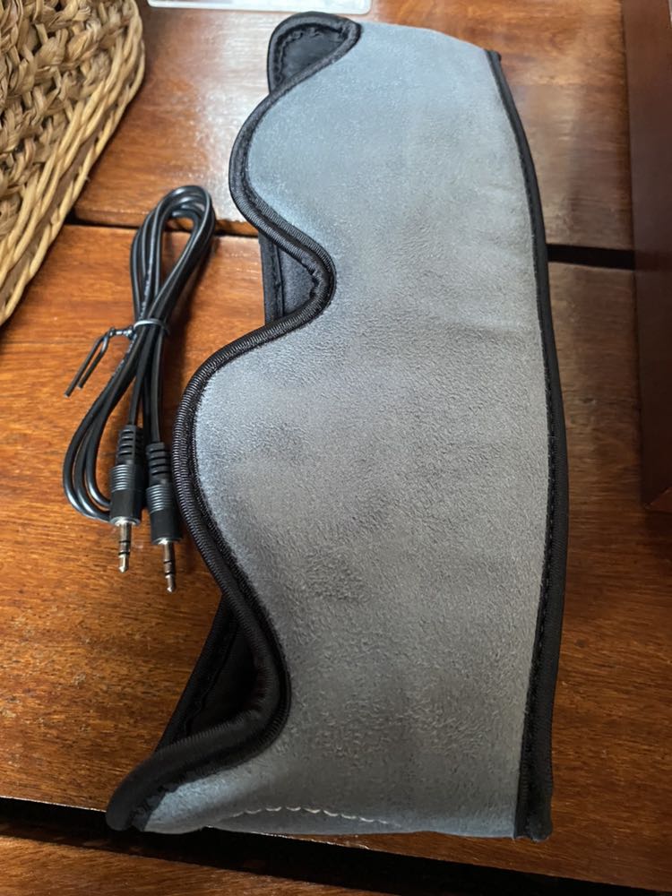 Độ rung cho mắt ổn, bị rộng nên ko sát mắt lắm, chưa thử tai nghe vì đầu cắm tròn, hy vọng âm thanh ok