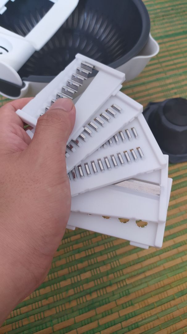 Giao hàng nhanh, đầy đủ như trong hình. Mà quá trời món, không biết dùng thế nào. Cần hướng dẫn shop ơi.