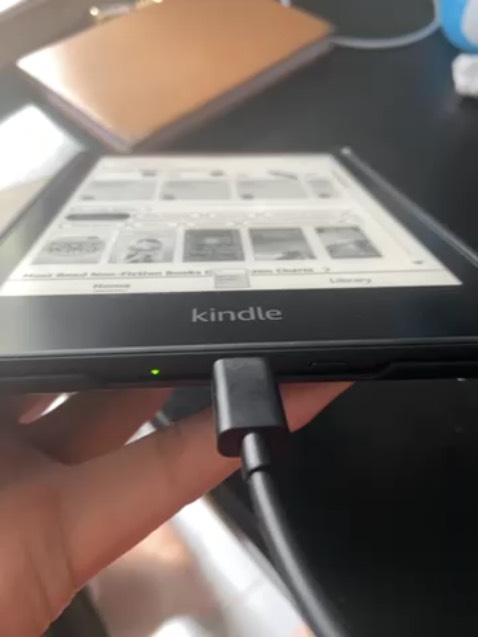 Tiki giao hàng khá nhanh. Máy thì lần đầu mình dùng phải để lâu lâu mới đánh giá được máy có tốt hay không. Nhưng nhìn quả giao diện khá đẹp mắt và chất lượng. Hy vọng với việc chi gần 4 củ này mình sẽ chăm chỉ đọc sách hơn thay vì ngồi lướt web. Tiki giao hàng khá nhanh. Máy thì lần đầu mình dùng phải để lâu lâu mới đánh giá được máy có tốt hay không. Nhưng nhìn quả giao diện khá đẹp mắt và chất lượng. Hy vọng với việc chi gần 4 củ này mình sẽ chăm chỉ đọc sách hơn thay vì ngồi lướt web.