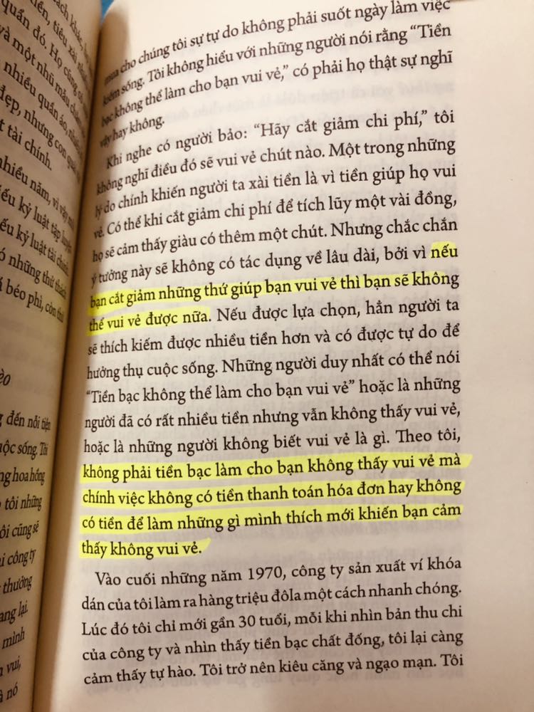 - Nội dung sách nói về cách sử dụng đồng vốn sao cho hợp lý, cách đầu tư sinh lợi từ các khoản vay ngân hàng mà mình không cần phải vất vả lao động nhiều. 
- Ngoài ra tác giả còn đề cập đến cách kiếm tiền từ các nguồn thu nhập khác ngoài nguồn thu nhập chính mà ta làm hàng ngày. Chỉ ra cho ta thấy nguồn thu nhập chính là nguồn thu nhập mà ta bị đánh thuế nhiều nhất.