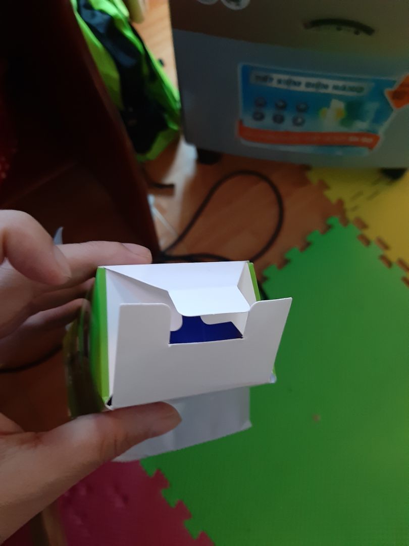 Hộp đã bị mở trước ra, bộ vệ sinh 4 món thì chỉ có 3 món (thiếu thanh quét). Có món đồ đơn giản nhưng vẫn để bị thiếu hàng. Mong Tiki liên hệ với shop đổi trả giúp mình.