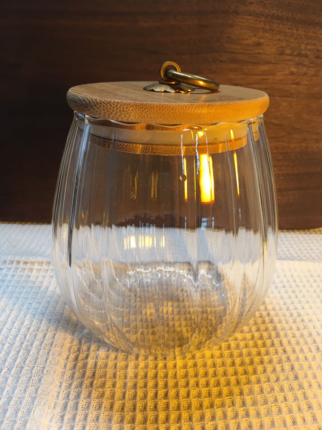 Đẹp lắm, chi tiết sọc nằm bên trong, bên ngoài mượt, điểm trừ là vân gỗ chưa sang lắm.