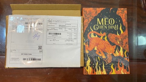 Mình đặt cuốn Mèo chiến binh - Bí mật rừng sâu mà ship nhầm cho mình thành quyển Bão nổi (cuốn này mình đã có rồi)