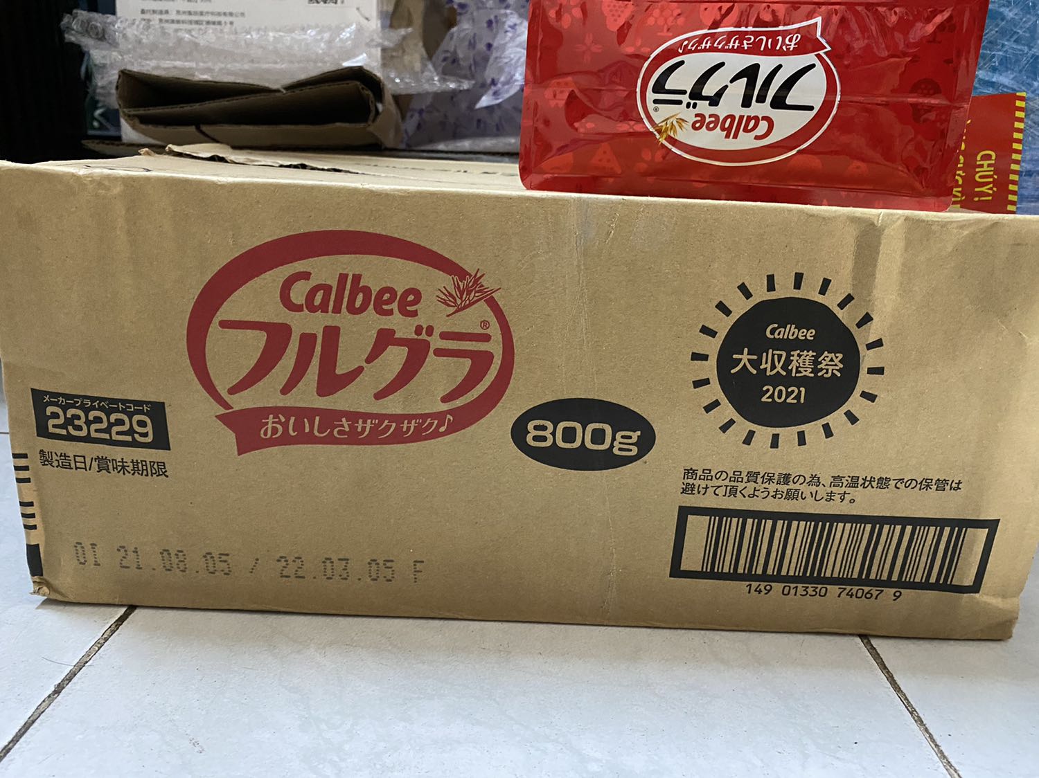 Hàng được đóng gói cẩn thận, giao nhanh hơn dự kiến ít ngày, thùng hàng nguyên vẹn, kiểm tra mã vạch OK, date còn hơn 6 tháng. Ngũ cốc bên trong giòn, ngon, có cả trái cây khô. Các bạn nhỏ rất thích, ăn sáng với sữa tươi là đúng chuẩn, vừa lẹ vừa đủ chất dinh dưỡng. Nhà mình ăn hết nửa thùng rồi mới dám đánh giá.