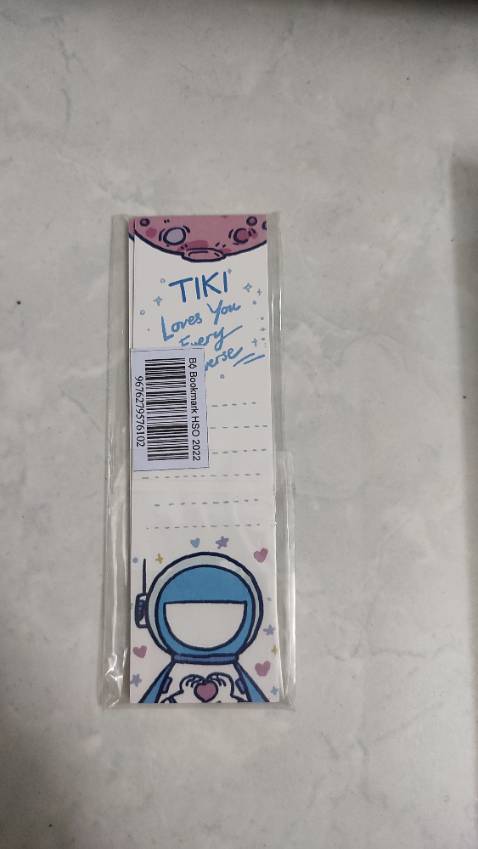 Chất lượng giấy tốt,sách được bao bọc cẩn thận,nội dung thì chưa đọc nên chưa đánh giá được,nhưng truyện của Agatha Christie thì hay rồi,giao hàng nhanh,được tặng kẹp sách nữa,hoàn toàn hài lòng