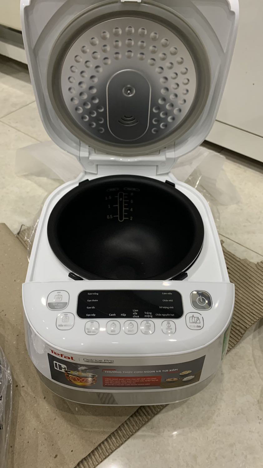 Đã sử dụng nên mình mới review.
Mình nấu cơm trắng, lứt, sữa chua đều rất ngon. Cơm dẻo mềm. Sưa chua ủ mịn (mình mua do có chức năng này)
Chất lượng hơn mong đợi so với giá thành. Nồi dày chống dính đốt