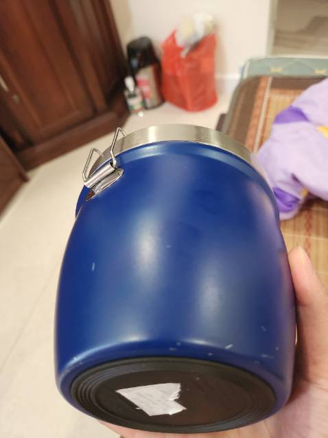 Hộp cơm bị sước sơn rất nhiều chỗ, không phải hành mới, đề nghị đổi hàng