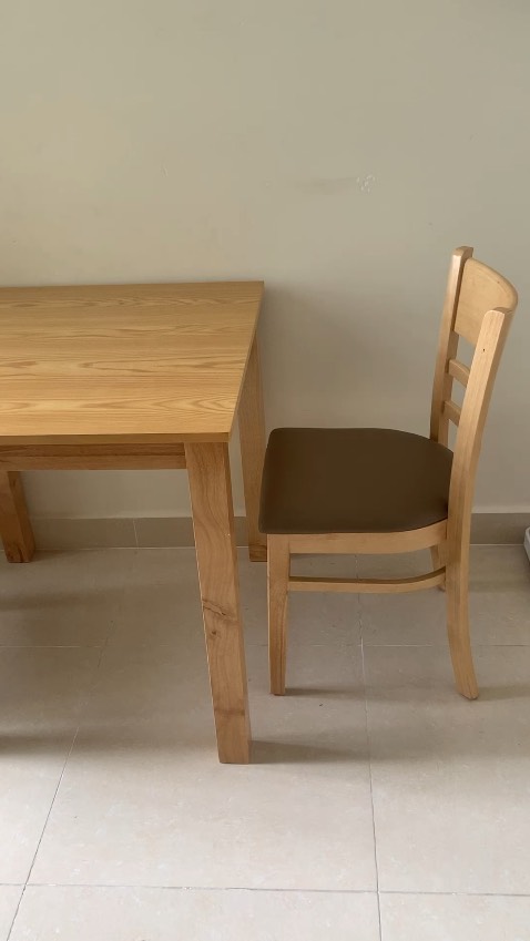 Đẹp, êm, giá hợp lý, nhân viên giao hàng nhiệt tình, shop tư vấn và giao hàng nhanh, đặt quyền lợi khách hàng lên trên hết! Anh nhân viên lắp đặt tận tâm, nói chung là shop 5 sao. Sau này có mua sẽ ủng hộ dài và sẽ giới thiệu nhiều người mua. Chưa bao giờ chụp hình bình luận nhưng thấy quá ổn nên chụp lại bình luận cho nó thực tế! Cảm ơn shop và tiki đã có những sản phẩm chất lượng. Tui mua hàng toàn chọn tiki vì có shop uy tín cũng như tiki bảo vệ tốt cho khách hàng!