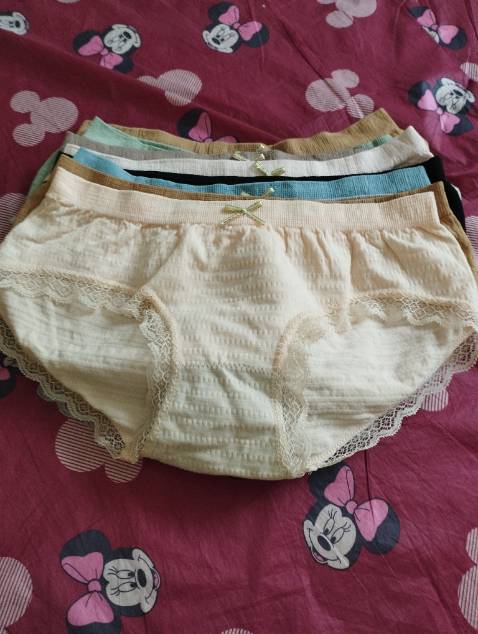 Set 10 quần với nhiều màu sắc khác nhau, form quần quần, co giãn tốt, mặc rất thoải mái ôm người mà m vẫn cảm thấy nhẹ nhàng. Quần này m mua lần 2 rồi nhưng lần đầu mua shop này thấy giá rẻ cũng ko Hy vọng nhiều nhưng kết quả ngoài mong đợi mn ạ . Giặt vài lần vải càng mềm ra thích lắm. Nên mua nhé.